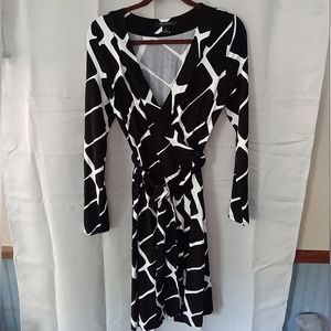 Banana Republic, size medium, black/white, wrap around dress, stretchy
